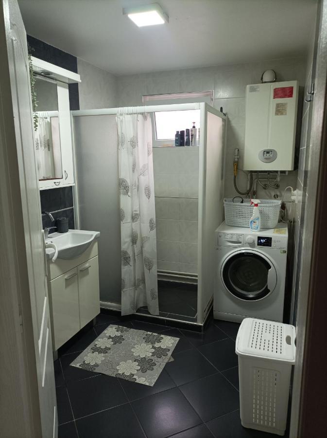 Ariana Apartman Kragujevac Buitenkant foto