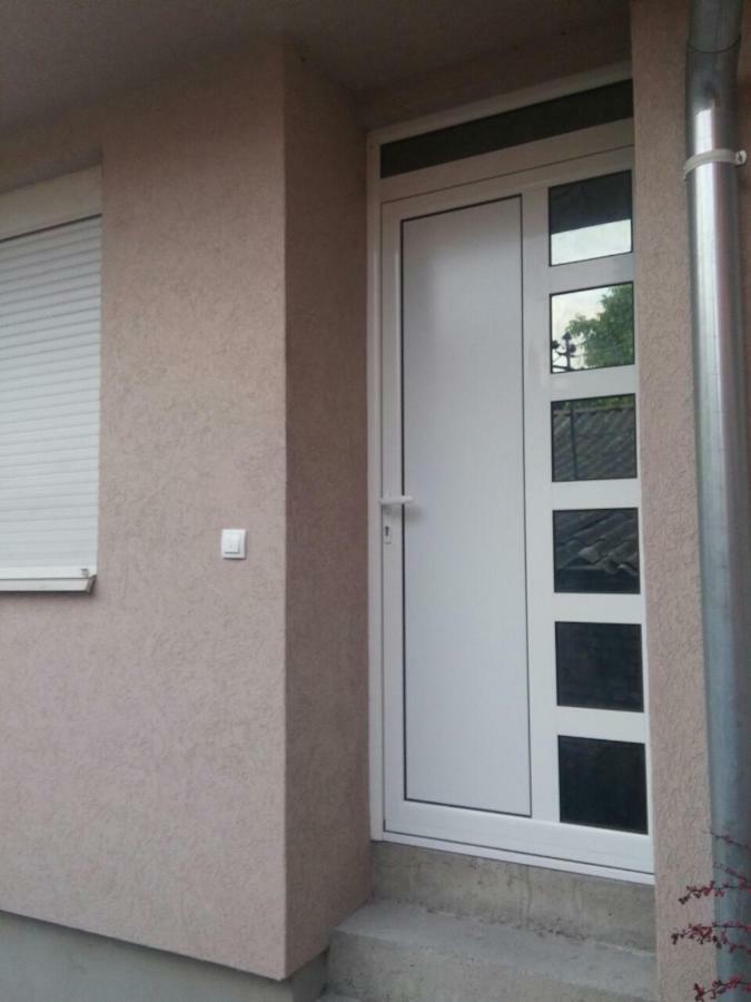 Ariana Apartman Kragujevac Buitenkant foto